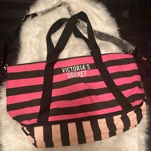 *Update SOLD - NWT Victoria Secret Pink Travel Bag with shoe compartment